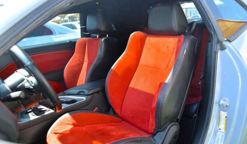 
								Dodge Challenger SXT Plus 3.6L full									