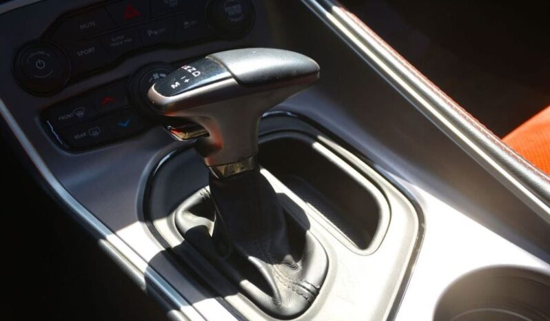 
								Dodge Challenger SXT Plus 3.6L full									