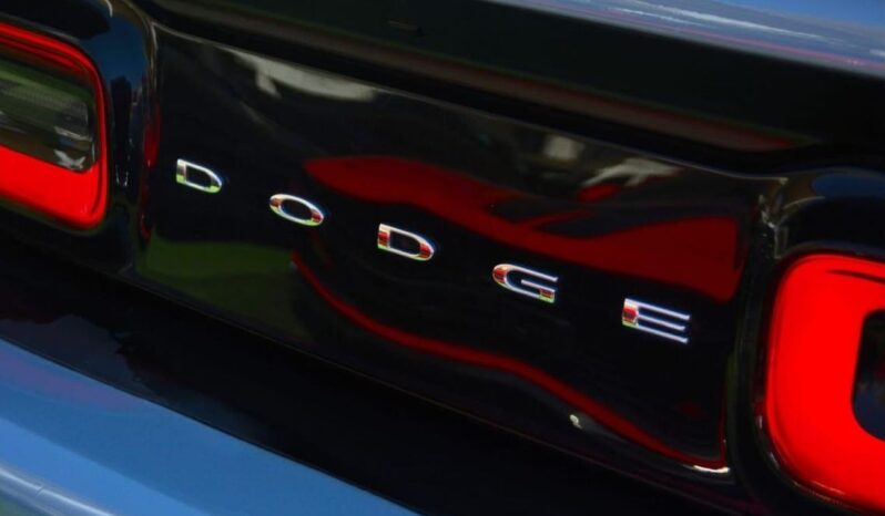 
								Dodge Challenger SXT Plus 3.6L full									