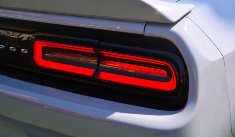 
								Dodge Challenger SXT Plus 3.6L full									