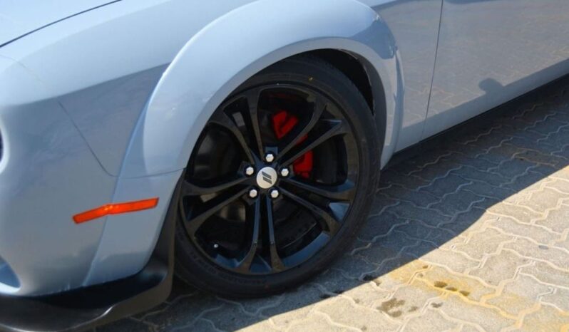 
								Dodge Challenger SXT Plus 3.6L full									