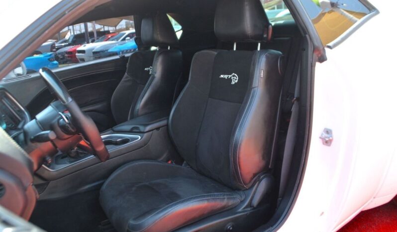 
								Dodge Challenger R/T Scat Pack 6.4L SRT /6.4L SCAT BACK//SUN ROOF /WIDE BODY/ FULL OPTION /CARBON FIBER STEERING full									