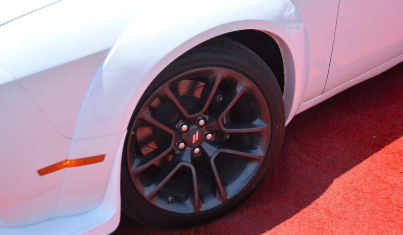 
								Dodge Challenger R/T Scat Pack 6.4L SRT /6.4L SCAT BACK//SUN ROOF /WIDE BODY/ FULL OPTION /CARBON FIBER STEERING full									