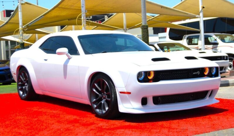 
								Dodge Challenger R/T Scat Pack 6.4L SRT /6.4L SCAT BACK//SUN ROOF /WIDE BODY/ FULL OPTION /CARBON FIBER STEERING full									