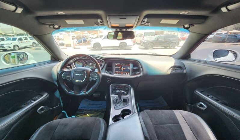 
								Dodge Challenger R/T Scat Pack 6.4L SRT /6.4L SCAT BACK//SUN ROOF /WIDE BODY/ FULL OPTION /CARBON FIBER STEERING full									