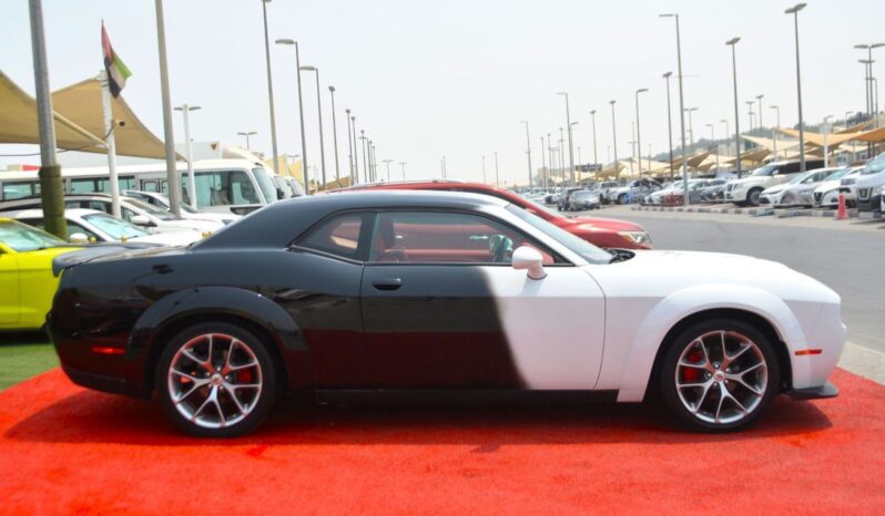 
								Dodge Challenger GT 3.6L DOUBLE COLOR BLACK & WHITE full									