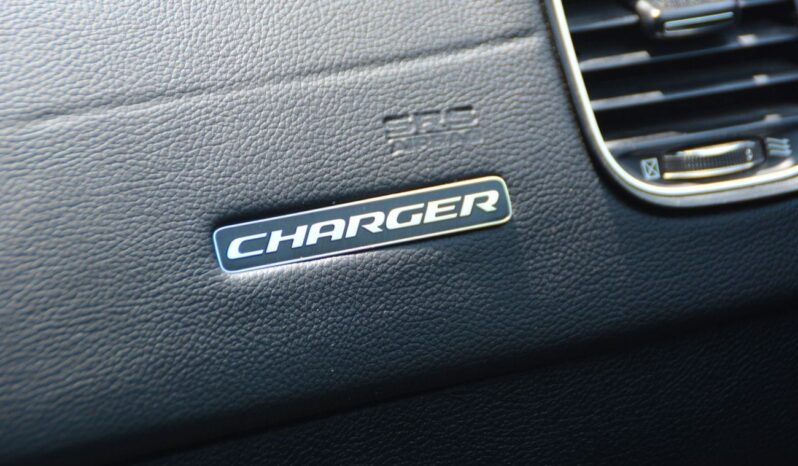 
								Dodge Charger SXT Plus 3.6L full									