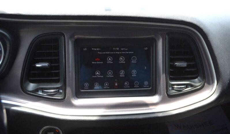 
								Dodge Challenger SXT 3.6L full									