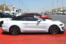 
										Ford Mustang EcoBoost Premium 2.3L Convertible A/T PREMIUM CONVERTIBLE WITH FULL KIT SHELBY full									
