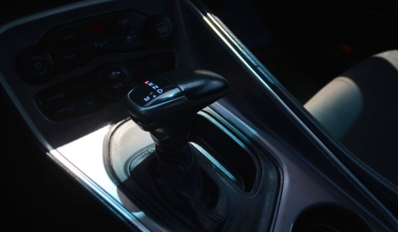 
								Dodge Challenger R/T 5.7L (370 HP) WHITE CLEAN V8 CAR IN BEST PRICE full									