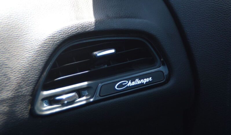 
								Dodge Challenger R/T 5.7L (370 HP) WHITE CLEAN V8 CAR IN BEST PRICE full									