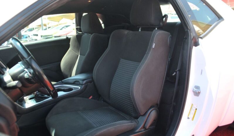 
								Dodge Challenger R/T 5.7L (370 HP) WHITE CLEAN V8 CAR IN BEST PRICE full									