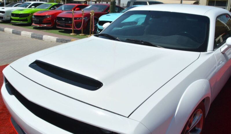 
								Dodge Challenger R/T 5.7L (370 HP) WHITE CLEAN V8 CAR IN BEST PRICE full									
