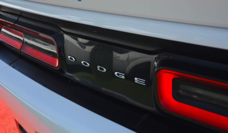 
								Dodge Challenger R/T 5.7L (370 HP) WHITE CLEAN V8 CAR IN BEST PRICE full									