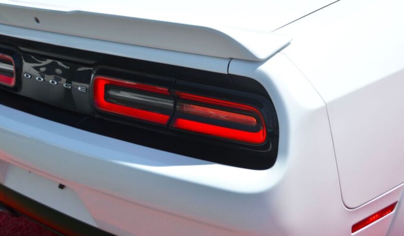
								Dodge Challenger R/T 5.7L (370 HP) WHITE CLEAN V8 CAR IN BEST PRICE full									