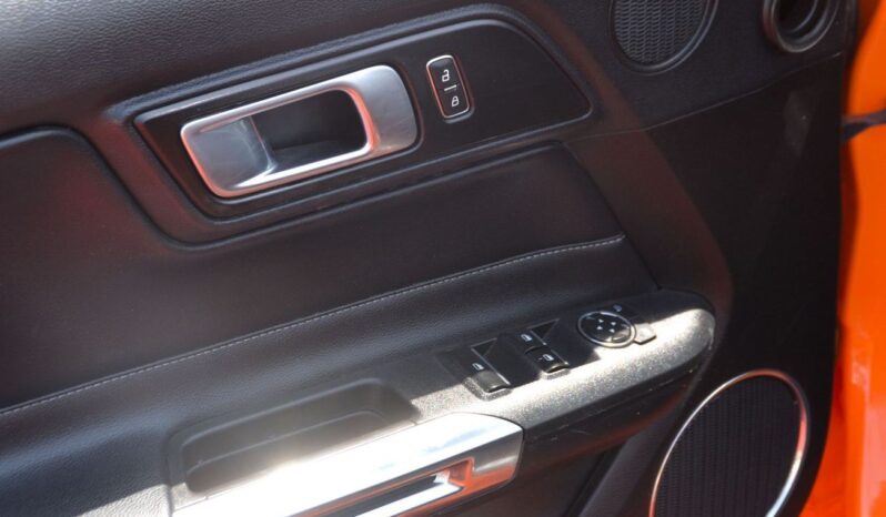 
								Ford Mustang BEAUTIFUL ORANGE CONVERTIBLE full									