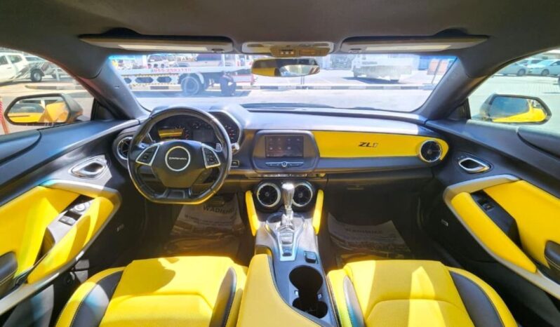 
								Chevrolet Camaro YELLOW BLACK BEAST full									